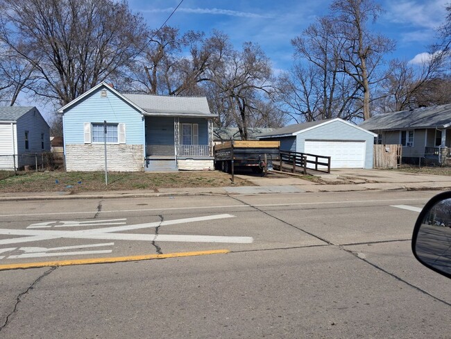 Building Photo - 2005 E Laurel St