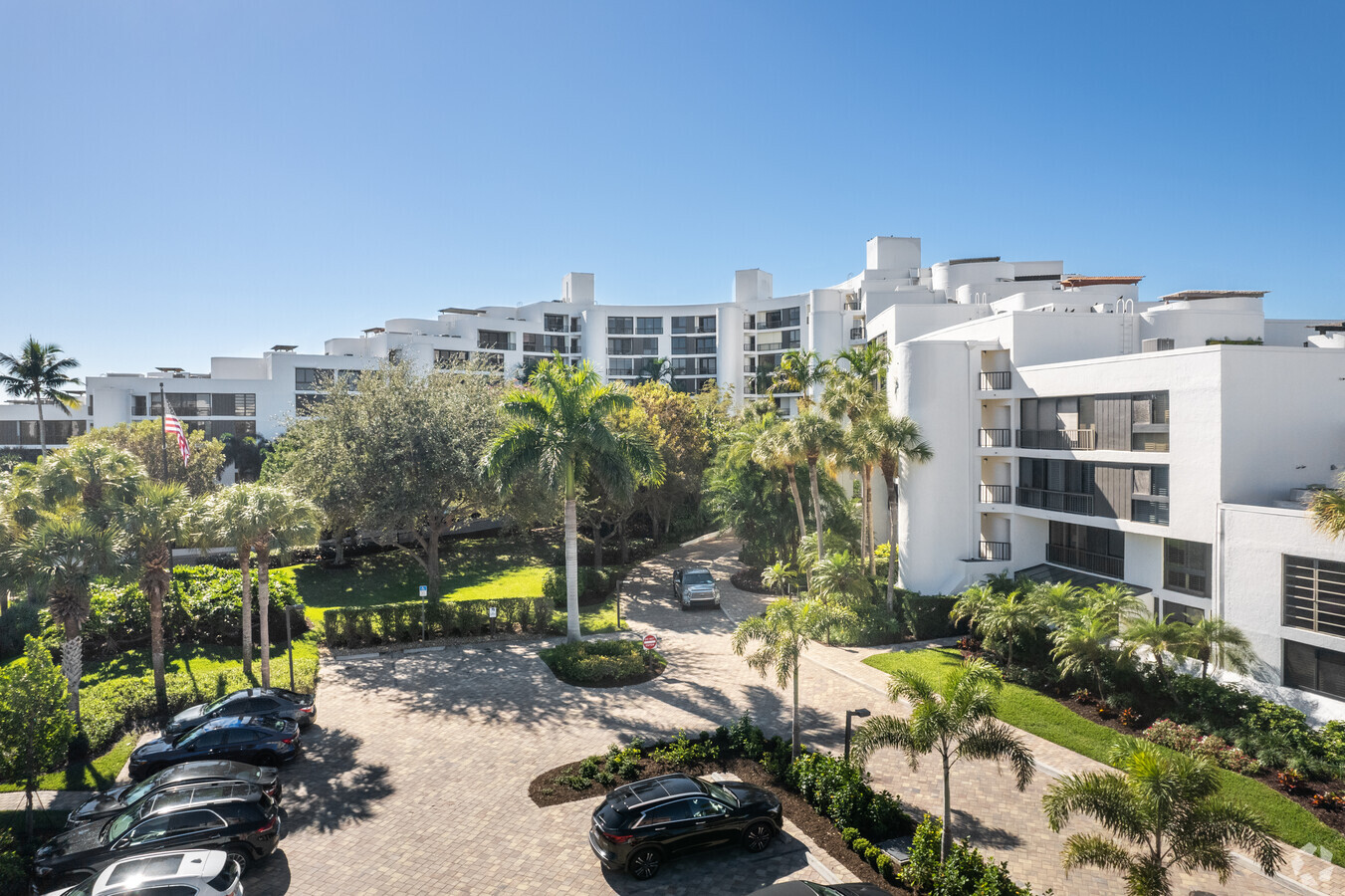 2300-2400 Gulf Shore Blvd N - Admiralty Point Condominium