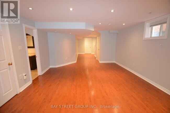 Photo - 92 Sir Jacobs Crescent