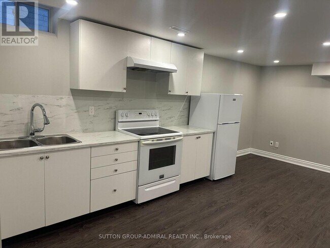 Photo - 100 Gilmore Crescent