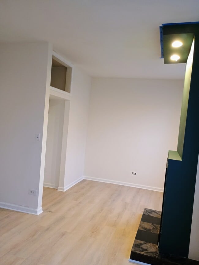 Photo - 2517 W Division St Unit 2nd fl front