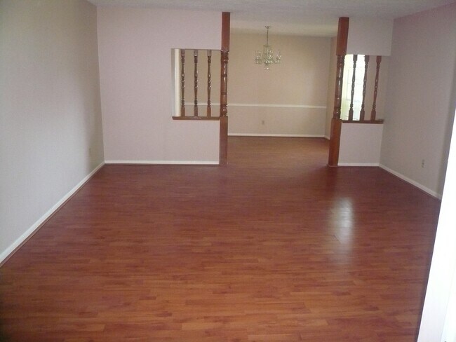 Photo - 9402 Meaux Dr