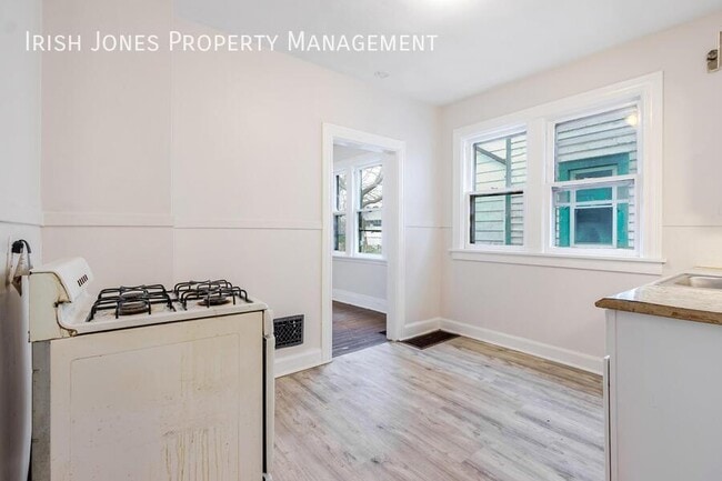 Photo - 104 Grote St Unit Lower Rear