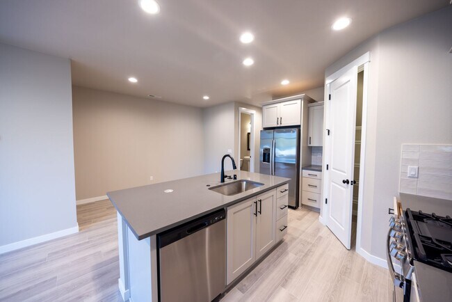Photo - Brand New! - 3 Bedroom Townhome in Vancouv...