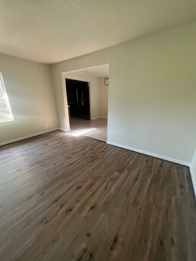 Photo - 505 Sears Ave NE