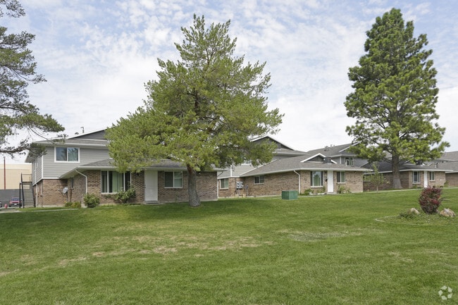 Boulder Pines Apartments