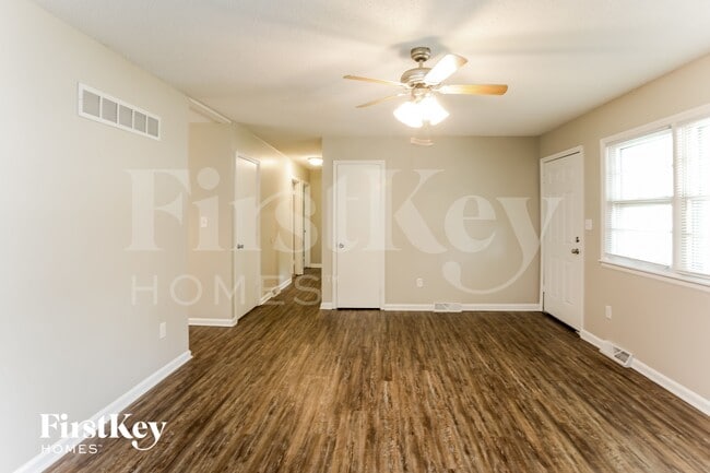 Photo - 815 Rowell St