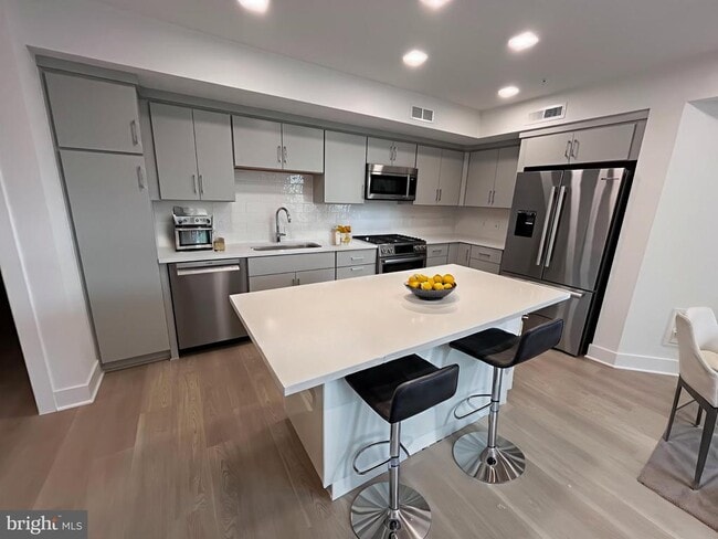 Photo - 701 N Henry St Unit 401