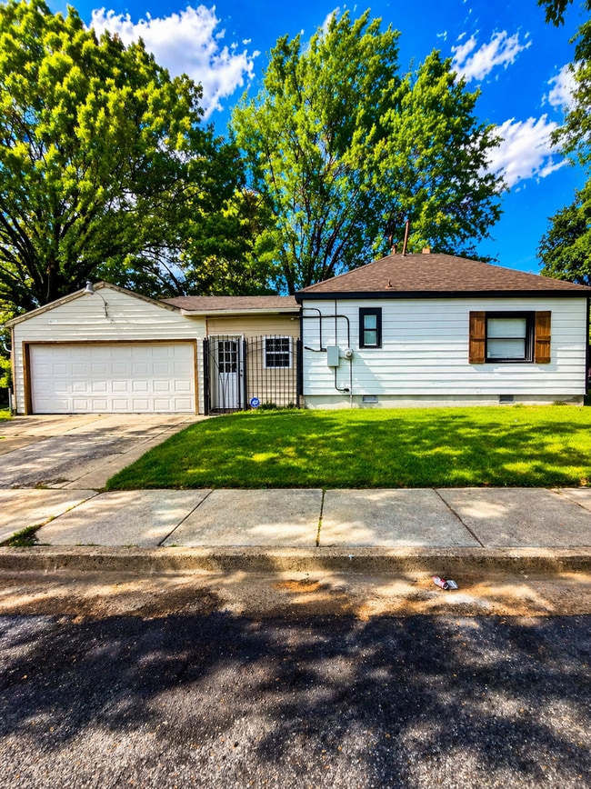 Photo - 2445 Lowell Ave