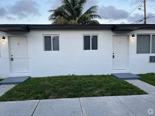 Building Photo - 1951 NW 31st St Unit 3 Rental
