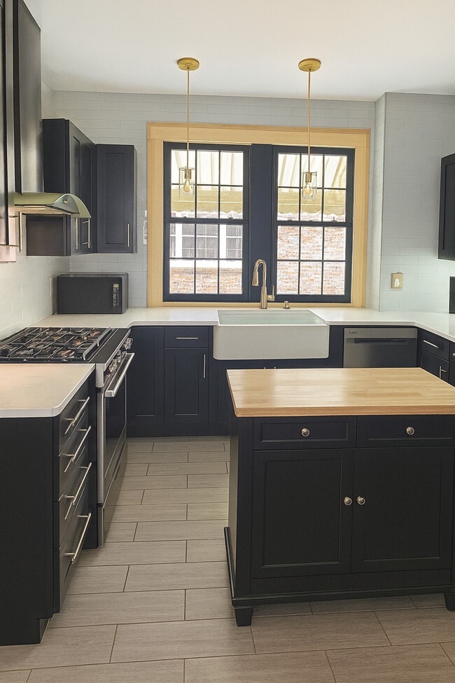 Building Photo - 640 Albemarle St Rental
