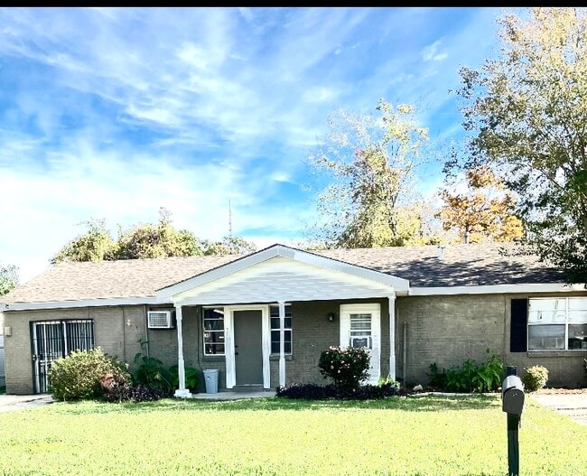 505 Saint Michael Ct House House Rental in Terrytown, LA