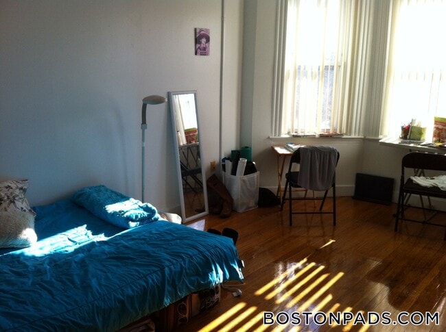 Building Photo - 95 Park Dr