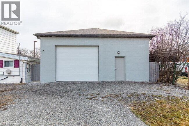 Photo - 355 Jones Rd