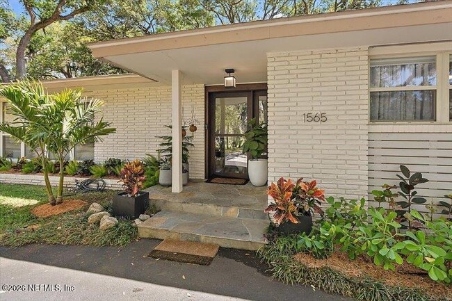 Photo - 1565 Park Terrace E
