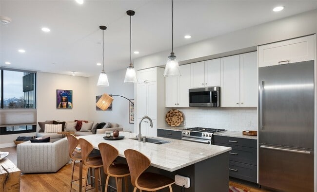 Photo - 5 W Mendenhall St