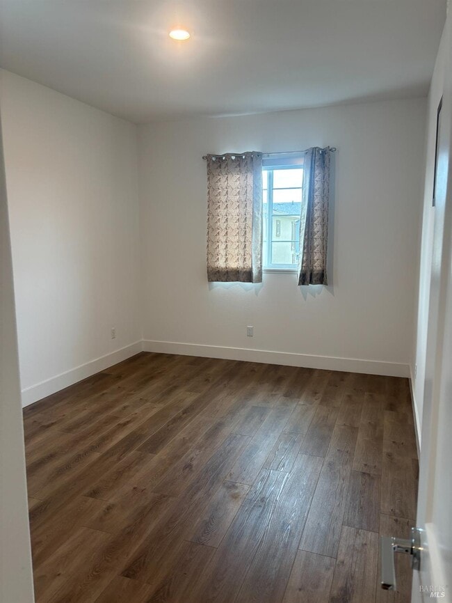 Photo - 1468 Oak Cir