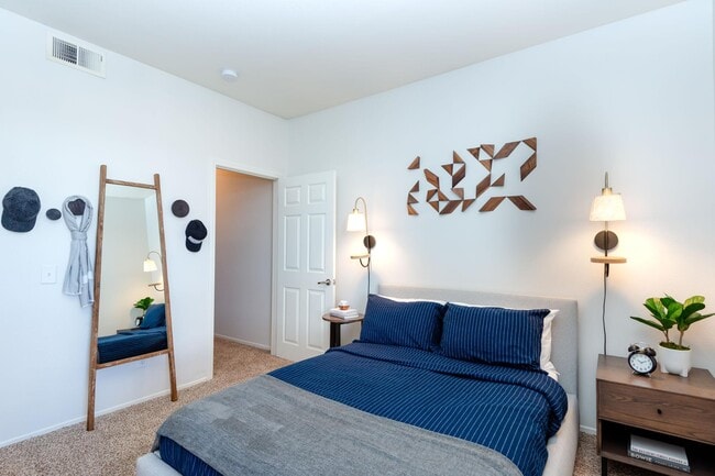 Building Photo - IMT Stevenson Ranch Rental