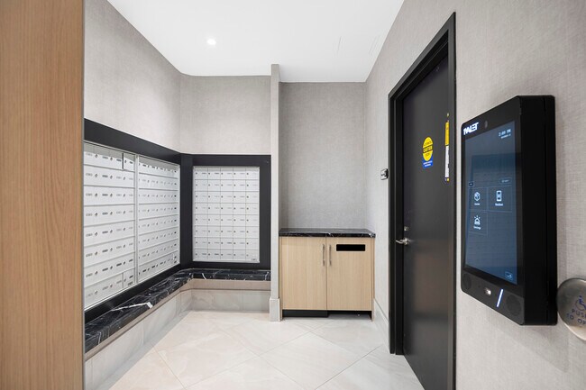 Photo - 291 Queens Ave