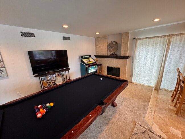 Sala de juegos - 11518 Lyster Ave Fully Furnished