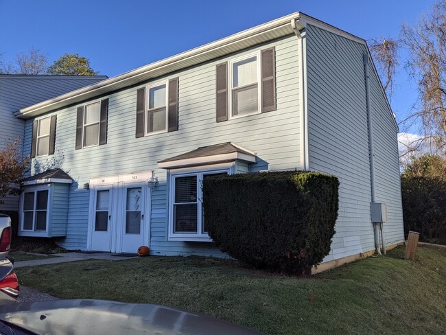 Exterior end unit - 143 Clover Valley Cir