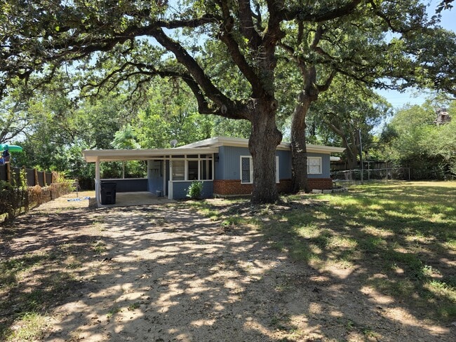 Building Photo - 522 E Davilla Ave