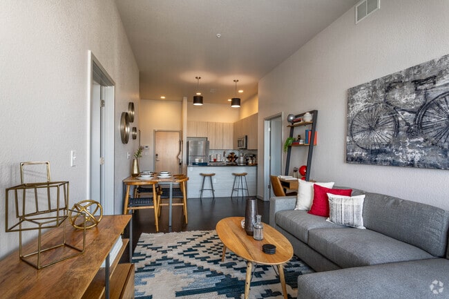 2BR, 2BA - 1090SF