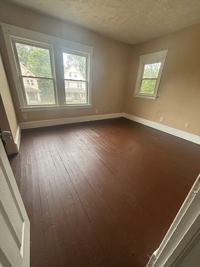 Photo - 4bd Side by Side Duplex  - Water/Sewer Included Unit 740