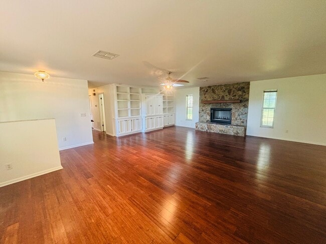 Photo - Forest of Golden Hills 3/2/2 ***Hidden Gem***