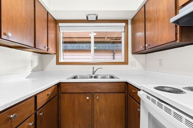 Photo - 2945 SE Washington St