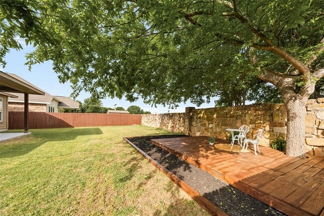 Photo - 205 Pincea Pl
