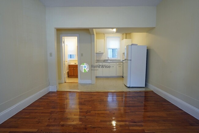 Building Photo - 217 Kelton St Rental