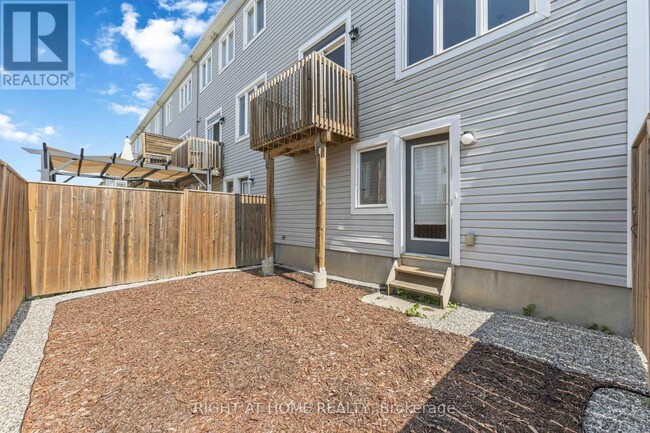 Photo - 432 Meadowbreeze Dr