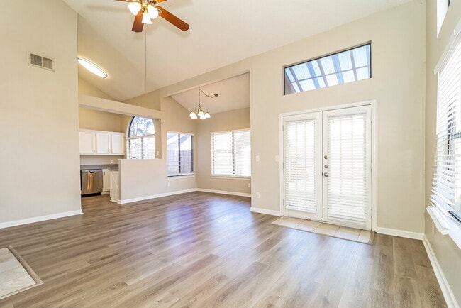 Photo - 1221 Settlers Way