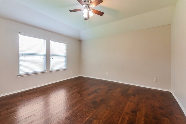 Photo - 2116 Meadow View Dr
