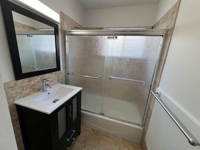 Photo - 51st Street Apartments Triplex Unit 617 1/4