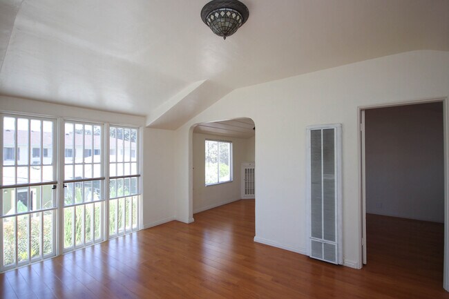 409 N Monterey St Unit 409.5