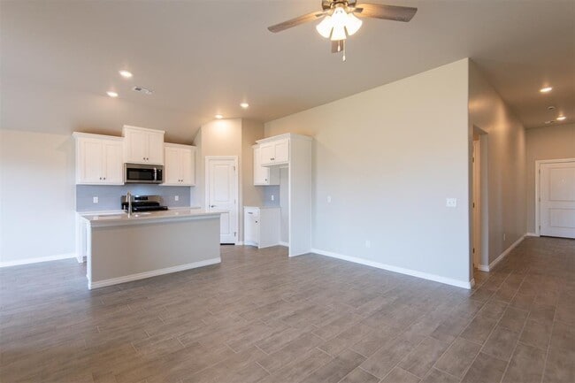 Photo - 8401 NW 162nd St