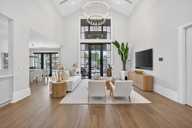 Photo - 400 Mola Ave