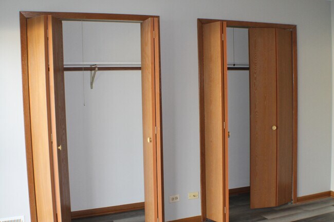 Photo - 422 Meadow Green Ln