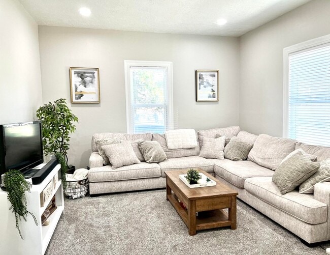 Photo - 135 N 200 W St