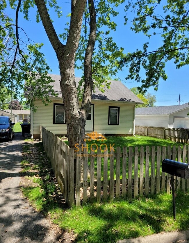 Photo - COZY AND UPDATED HOUSE IN GREAT NEIGHBORHOOD