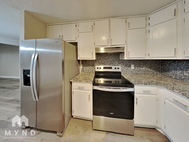 Photo - 208 Oak Cir N