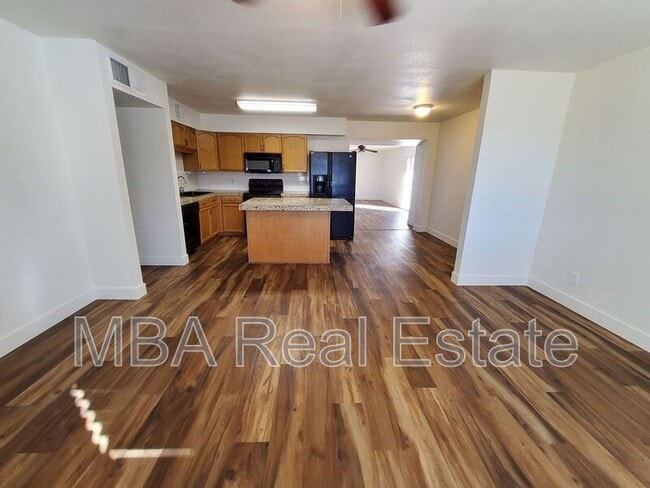 Photo - 1444 W Huntington Dr