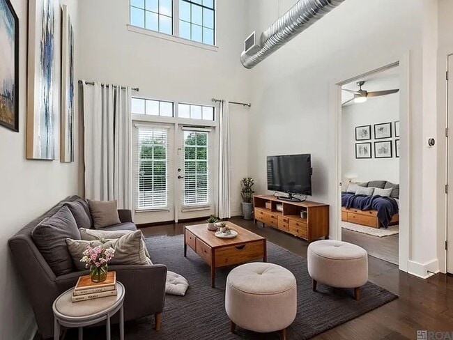 Building Photo - 3 Bedroom Townhome in a Gated Community | 333 Lofts