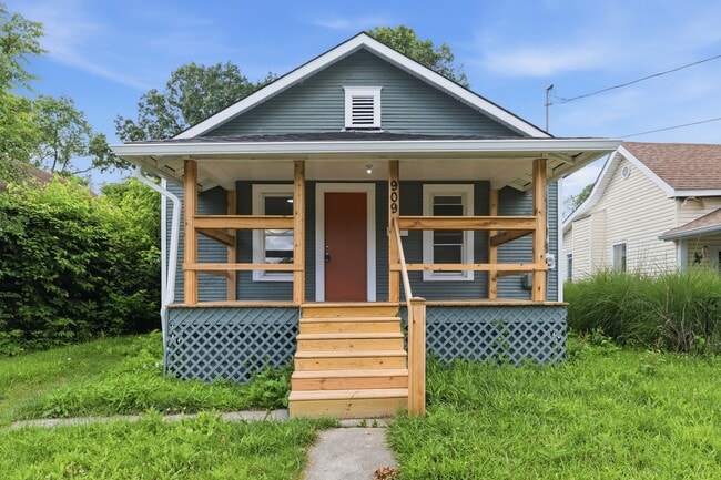 Building Photo - 909 Indiana Ave