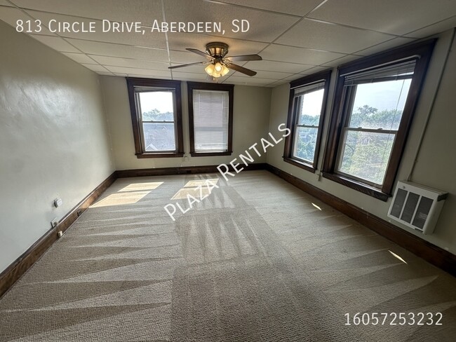 Building Photo - 19 7th Ave SE Unit 402