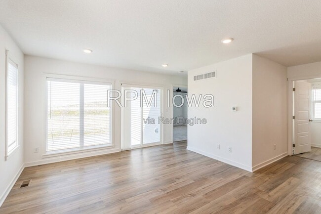 Photo - 1241 NW Yorktown Dr