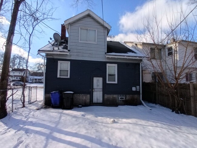 Photo - 4 bedroom, 1 bath, now available!