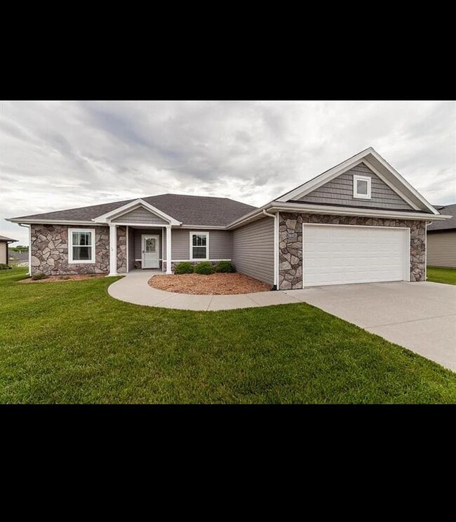 4 bedroom 2 bath. - 4 bedroom 2 bath. House